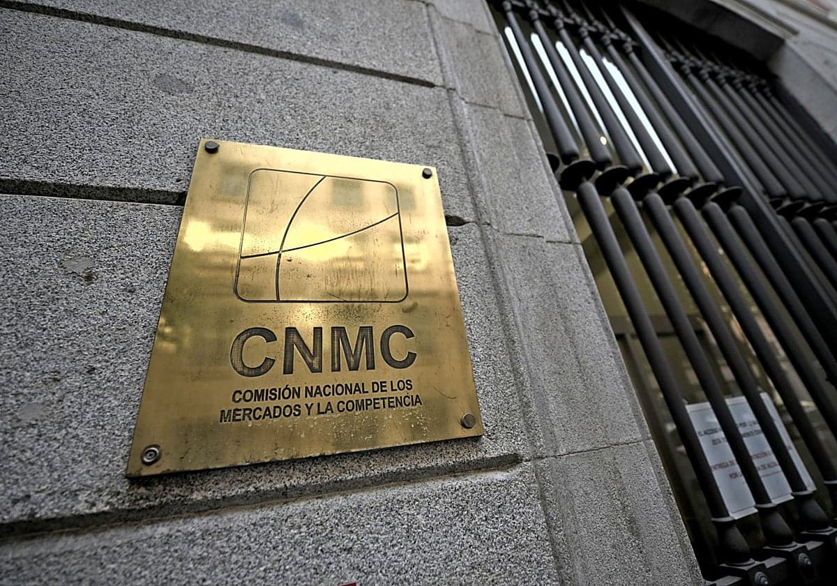 La CNMC plantea sancionar a Lyntia por incumplir los compromisos de la compra de fibra óptica de Iberdrola