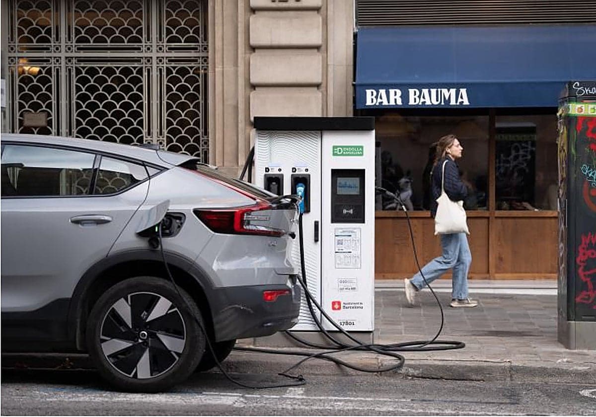 El Plan Auto+ dispara las ventas de enchufables, pero las ayudas «solo llegan a octubre»
