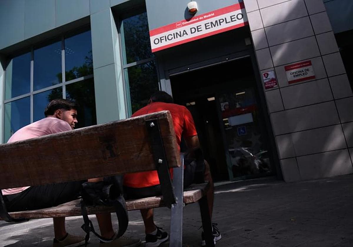 Los parados podrán usar las mismas cotizaciones para cobrar el subsidio de mayores de 52 años y la pensión de incapacidad permanente total