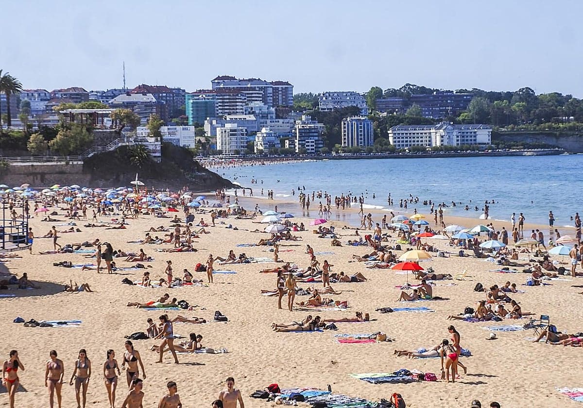 El buen verano del turismo se encarece por la energía y un absentismo que ya cuesta el 3,8% de la facturación