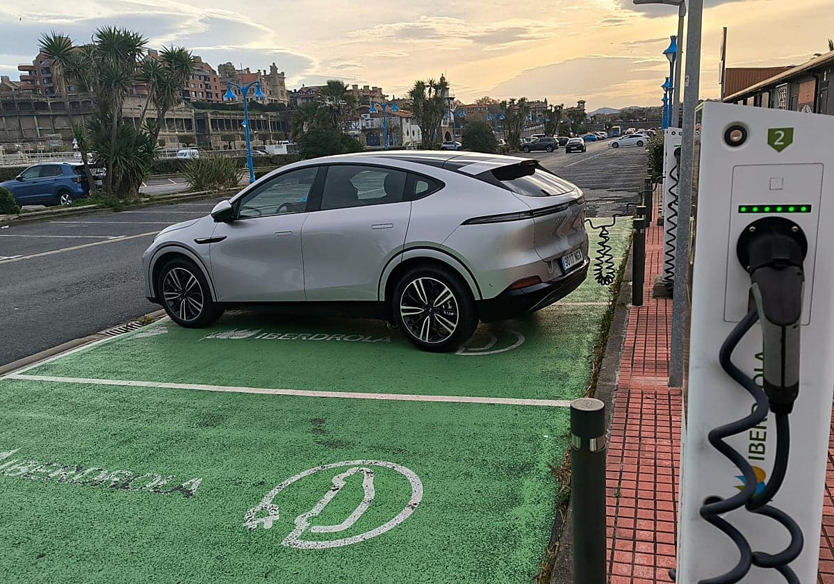 Una de cada cuatro 'electrolineras' en Euskadi se encuentra fuera de servicio