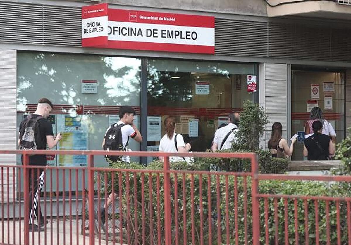 El aviso de un funcionario del SEPE sobre el subsidio para mayores de 52 años: «Si no puedes trabajar, no puedes cobrarlo»